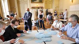 Les élections régionales prévues en même temps que les départementales doivent avoir lieu le 20 juin pour le premier tour, et le 27 juin en cas de deuxième tour. Y24eij2ot7fecm