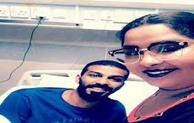 أقامت الفنانة هيا الشعيبي مؤتمراً صحافياً للحديث عن الخلاف بينها وبين الفنان طارق العلي والذي حصد الكثير من الأخذ والرد في وسائل الإعلام وعبر مواقع التواصل الإجتماعي، وذلك بعد أن رفع العلي دعوى قضائية ضد الشعيبي لعدم. ÙÙŠØ¯ÙŠÙˆ Ù‡ÙŠØ§ Ø§Ù„Ø´Ø¹ÙŠØ¨ÙŠ ØªØ²ÙˆØ± Ø§Ø¨Ù† Ø·Ø§Ø±Ù‚ Ø§Ù„Ø¹Ù„ÙŠ ÙÙŠ Ø§Ù„Ù…Ø³ØªØ´ÙÙ‰ Ù‡Ù„ ØªÙ…Øª Ø§Ù„Ù…ØµØ§Ù„Ø­Ø© Ø£Ø®ÙŠØ±Ø§ Ù…Ø¬Ù„Ø© Ù‡ÙŠ