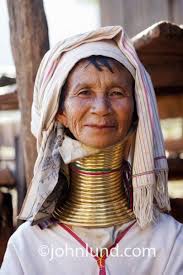 Wearing Rings To Have A Giraffe S Neck In Thailand Padaung Ring Neck Stretchers Tribal Women Women Neck Rings