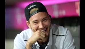 Former player at arsenal, juventus, sunderland, birmingham, rosenborg and fc copenhagen. Nicklas Bendtner Bedauert Karriereverlauf Dem Jungen Burschen Mit Dem Hammer Auf Den Kopf Schlagen