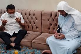 Dai kondang syekh moh ali jaber meninggal dunia di rumah sakit yarsi cempaka putih, jakarta pusat, sekitar pukul 08.30 wib, kamis (14/1). Syekh Ali Jaber Meninggal Dalam Keadaan Negatif Covid 19