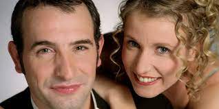 Autres vendeurs sur amazon 0,76 € (23 offres de produits d'occasion et neufs) cassettes vhs. Jean Dujardin Son Geste Contre L Ecart De Salaire Avec Alexandra Lamy Dans Un Gars Une Fille Femme Actuelle Le Mag