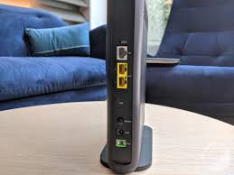 Avec l'offre fibre power sfr profitez de la téléphonie fixe illimitée vers les fixes et mobiles en france + fixes 100 sfr fibre power22€/mois. Sfr Presente Sa Nouvelle Box Haut De Gamme La Sfr Box 8