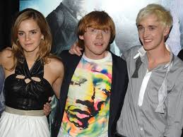 Tom felton is teaching emma watson how to play the guitar in pajamas, and posted a picture of the lesson on instagram. Rupert Grint Saw Some Sparks Between Emma Watson And Tom Felton Business Insider