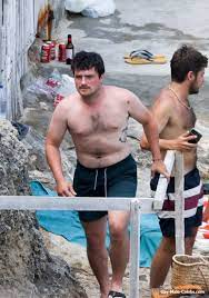 Josh Hutcherson Shirtless Ibiza Beach Photos - Gay-Male-Celebs.com