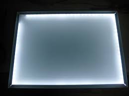 Die passgenau zugeschnittene und mit abgerundeten kanten versehene glasplatte legen sie einfach auf vier gummipuffer (die gummistopper in den. Bauanleitung Fur Einen Leuchttisch Mit Leds