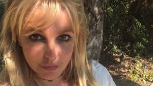 Некоторые фото, сделанные на улице, ярко подтверждают тот факт, что без макияжа и фотошопа бритни спирс в 2020 году выглядит ужасно. Zu Hohe Ausgaben Ist Britney Spears Vermogen In Gefahr Promiflash De