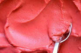 healthy strawberry frozen yogurt
