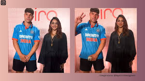 Tayo Ricci Kiara Advani: Influencer poses with War 2 actress