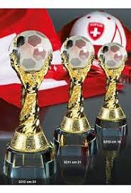 Schalke quält sich lange gegen viertligisten. Pokal Fussball Weltmeister Ab Chf 99 00 Pokale Fussball Pokal Shop Ch