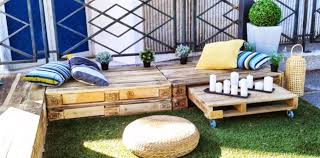 Le canapé joue souvent le rôle de point focal pour votre intérieur ou pour votre extérieur. Fabriquer Un Salon De Jardin En Palette 30 Photos Et Idees Deco
