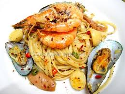 Aglio olio adalah resepi klasik orang orang itali yang bahan utamanya ialah bawang putih dan minyak olive. Resepi Aglio Olio Seafood