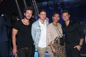 8,040,113 likes · 718,506 talking about this. Doutzen Kroes Johannes Strate Bei Dua Lipa Opening Oberpollinger Mit