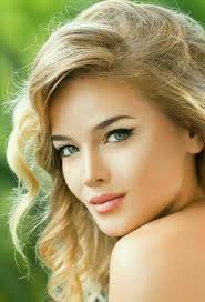 She is also thus far the only person born in the 1990s to have won an acting oscar. Pin By Kings Paul On Women In 2021 Beauty Girl Beautiful Girl Face Blonde Beauty