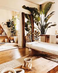 Viel Holz Und Schlichtes Weiss California Living Samt Palmen California Living Palmen Schlichtes Weis Dekor Zimmer Dekor Ideen Wohnzimmer Design