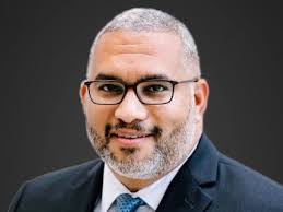 Robert Hurlstone's Instagram, Twitter & Facebook