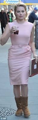 Pan Am S Margot Robbie Gets A Powder Pink Makeover Margot Robbie 1960s Fashion 1950s Fashion