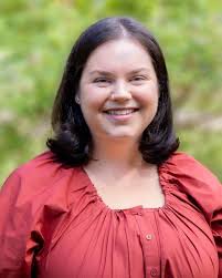 Junior Lori Feng Heads to Regional Poetry Out Loud