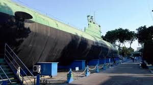 Monumen kapal selam surabaya monkasel. Monumen Kapal Selam Menunggu Pengunjung Halaman All Tribunnews Com