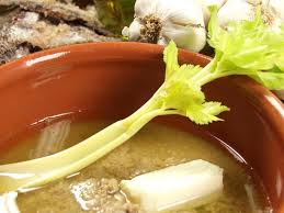 The dish is served and consumed in a manner similar to fondue, sometimes as an appetizer, with raw or cooked vegetables typically used to dip into it. Bagna Cauda O Caoda Ricetta Originale Piemontese Alimentipedia It