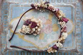 Haarreifen Mit Dunkelrote Rosen Eine Burgundy Rose Creme Tone Mit Anstecker Dark Red Roses Winter Wedding Red Roses