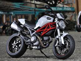 Below is the information on the 2013 ducati monster 796. Ducati Monster 796 Sportliche Leichtigkeit Feuerstuhl Das Motorrad Magazin