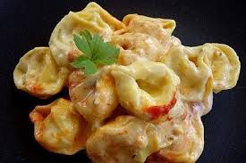 Tortellini In Tomaten Kase Sauce Von Liesbeth Chefkoch Rezept Tortellini Rezepte Hauptspeise