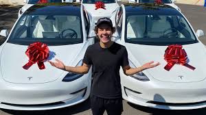 Follow me on instagram for a surprise! David Dobrik Tells You How To Win 1 25 Million With A Free App Pocket Tactics