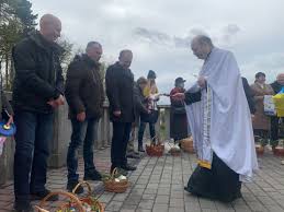 Ukrainians celebrate Easter in the shadow of war