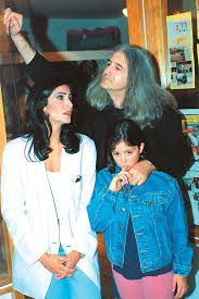 Το δικό της χριστουγεννιάτικο δέντρο στόλισε και η σοφία καρβέλα έχοντας στο πλευρό της. Sofia Karbela H Dyskolh Paidikh Hlikia Oi 2 Amblwseis H Maxh Me To Alkool Kai Oi Fhmes Diazygioy