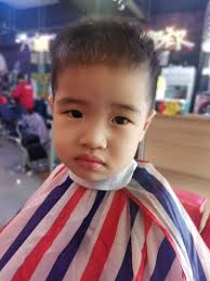 鹅娘驾到- 小鹅steady bom bibi, 理发过程没有闹| Facebook