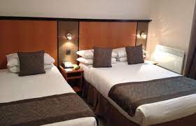 Clean, compact and plenty of restaurants in the immediate vicinity. Hotel Best Western Corona In London Hotel De
