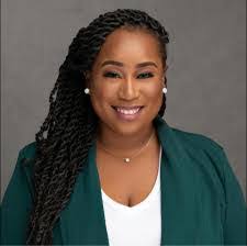 Regina Hardwick's Instagram, Twitter & Facebook