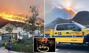 Wildfires Threaten Thousand Oaks As Huge Blazes Advance On Suburb Which Lost 12 During Mass Shooting Daily Mail Online
