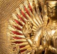 Groot bronzen Avalokiteshvara beeld