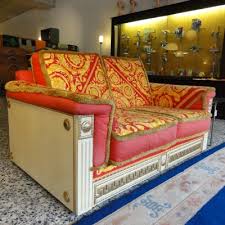 En met een dergelijk ontwerp wordt de sofa. Sofa By Gianni Versace For Atelier Versace 1980s 9563