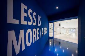 Miklos Kiss Encases Budapest Footwear Store In Metro Tiles Avec Images Design Architecture Budapest