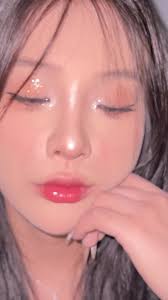 Cách Quay Trend Ly Nước Dưới Đèn Flas