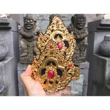 Apr 14, 2020 · the result of this research showed that the meaning of garuda mungkur depends on the proportional aspects with other clothes ornament that is close to and related to it, including bun, irah irahan, and praba. Set Garuda Mungkur Dan Kompyong Shopee Indonesia