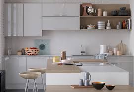 White walls combined with beige kitchen cabinets typically look great, as it emphasizes a subtle contrast between the two colors, and at the same time, keeps the ambiance bright. Zola Gloss White Light Grey