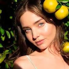 Robin Mancha's Instagram, Twitter & Facebook