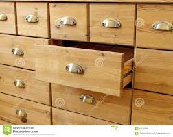 Vieux Coffre Des Tiroirs Antique En Bois Avec Des Poignees En Metal Image Stock Image Du Antique Coffre 31733309 • 3 tiroirs de 60 mm = 9 modules. dreamstime