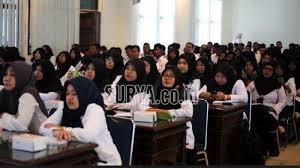 25/09/2021 · wali kota surabaya, eri cahyadi saat meninjau seleksi calon pegawai negeri sipil (cpns) bagi calon pegawai di lingkungan pemkot surabaya, senin (20/9/2021). Link Pengumuman Jadwal Cpns 2021 Besok 29 Juni Cek Formasi Instansi Pusat Dan Pemkot Surabaya Surya Co Id