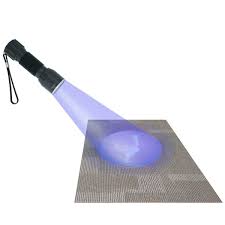 While it may look way smaller compared with similar products, this black light flashlight produces uv light strong enough to accurately spot cat urine and other kinds of stains in a dark place. Bestsun Pets Black Light 12led Lights Uv Dogs Cats Urine Detector Uv Torch Ultraviolet Flashlight Find Dry Stains On Carpets Rugs Floor Black Light Litter Housetraining Ecog Urine Detectors