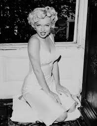 Marilyn Monroe The Seven Year Itch 1954 Marilynmonroe Vintage Oldhollywood Oldhollywoodstars Fashion Makeup Beauty Marilyn Monroe Marilyn Hollywood