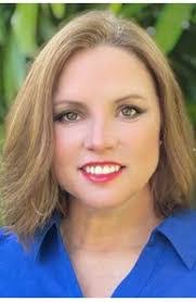 Daphne Farrell's Instagram, Twitter & Facebook