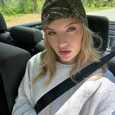 Emily Burns (@emilyburnss) • Instagram photos and videos