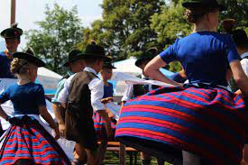 A somogy táncegyüttes táncosaival még a. Szent Ivan Ej A Kaposvari Somogyi Tancegyuttes Is Fellep A Fovarosi Allat Es Novenykertben Somogyivar