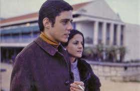 Dos facetas que alterna por gusto y necesidad a partes iguales en río de janeiro, desgrana la historia de. O Tempo E Chico Buarque Revista Continente