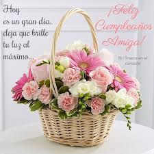 En este día conmemoramos tu nacimiento y celebramos otro año que compartimos a tu lado. Feliz Cumpleanos Amiga Hoy Es Un Gran Dia Deja Que Brille Tu Luz Al Max Arreglos Florales Creativos Arreglos Florales En Canasta Arreglos Florales Sencillos
